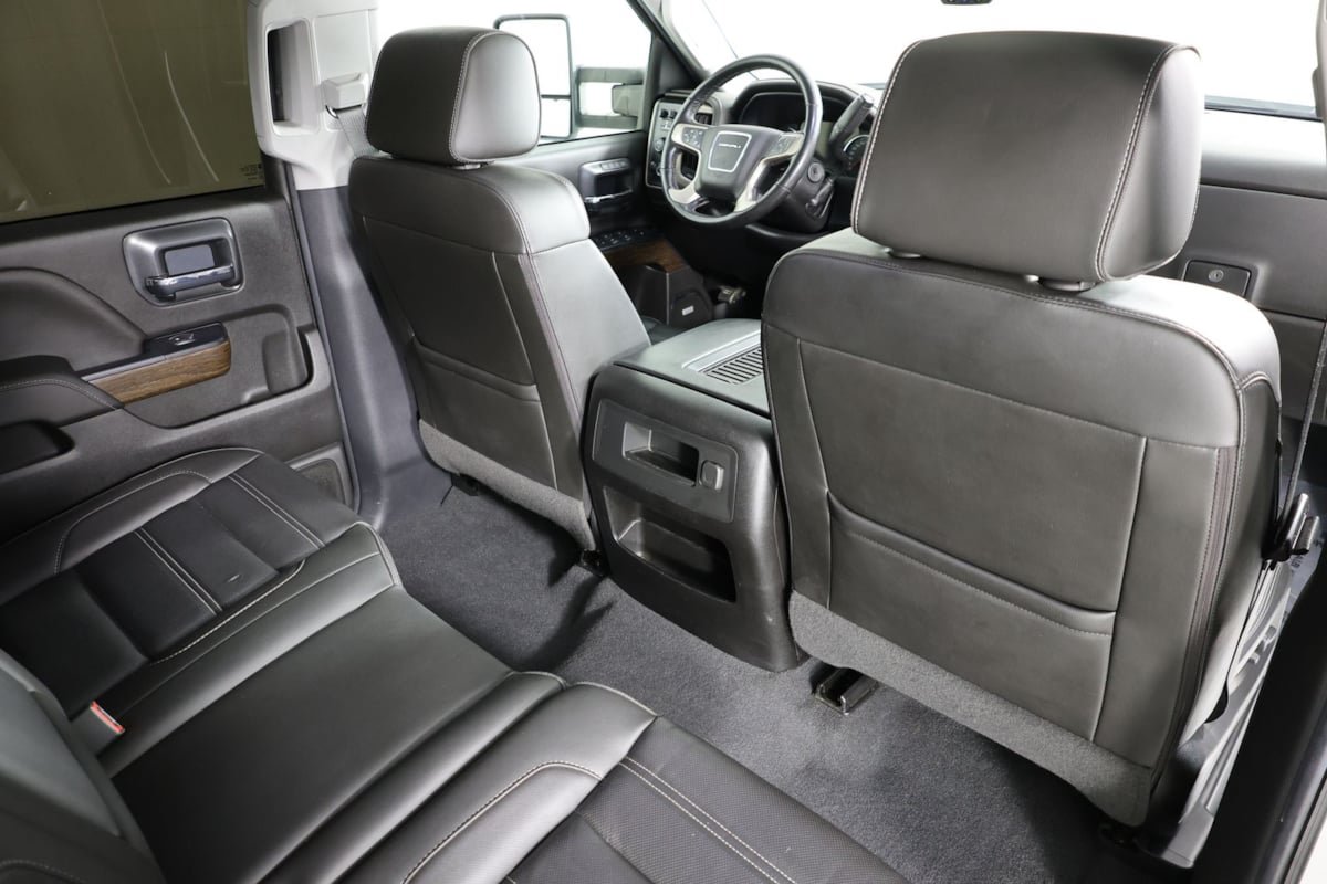 Used 2019 GMC Sierra 2500 Denali w/ Duramax Plus Package AWD/4WD image 40