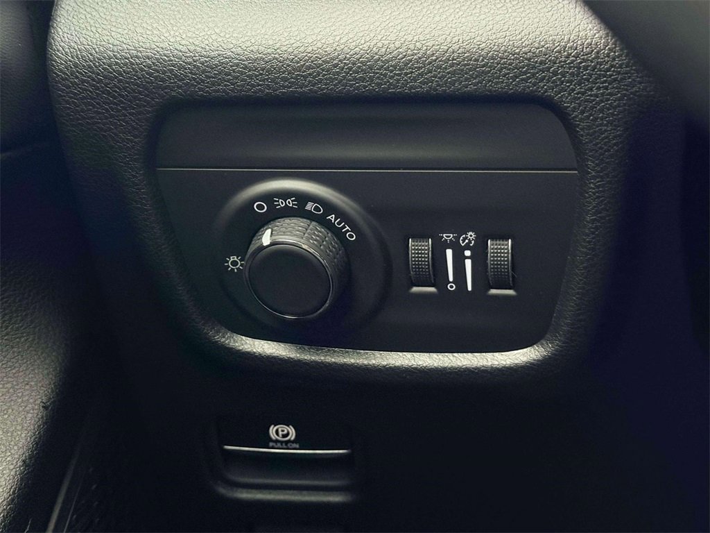 Used 2024 Jeep Grand Cherokee Altitude image 19