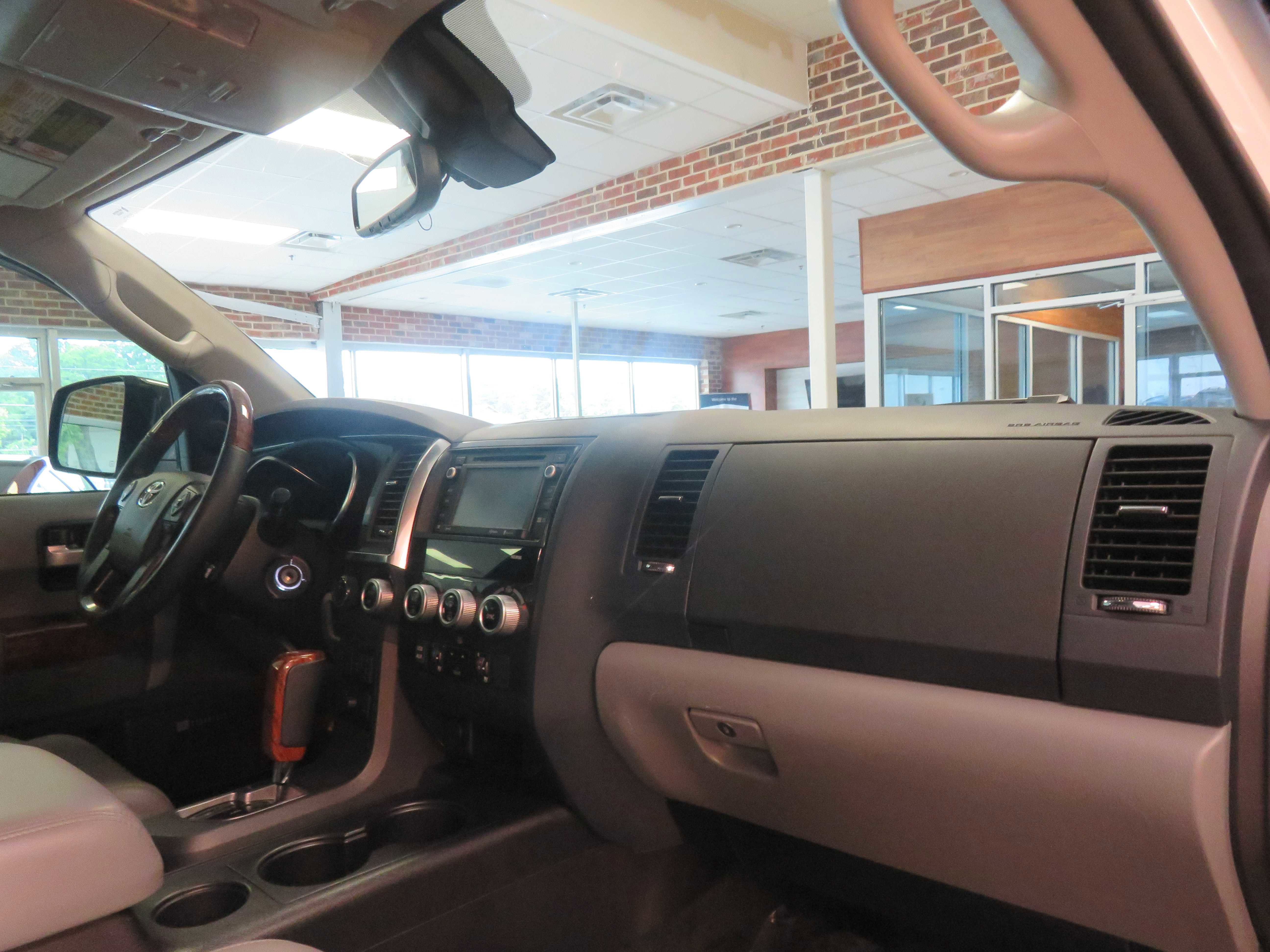 Used 2018 Toyota Sequoia Platinum AWD/4WD image 36