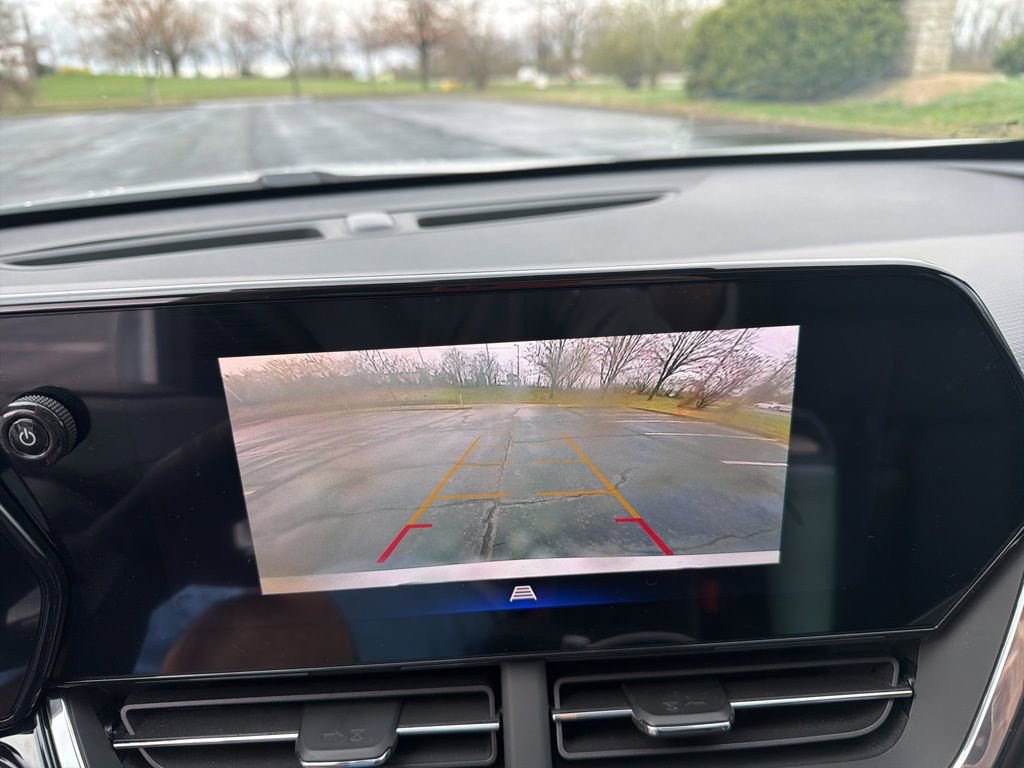 Used 2025 Chevrolet Trax RS w/ Sunroof Package image 12