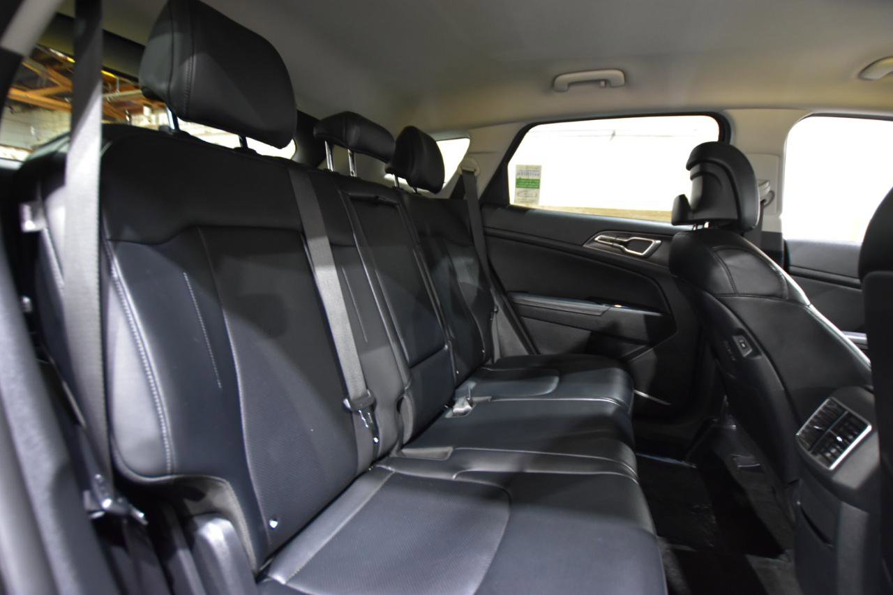 Used 2024 Kia Sportage EX image 41