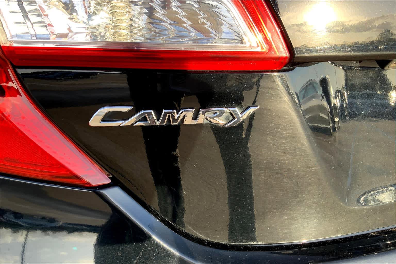 Used 2014 Toyota Camry SE FWD image 9