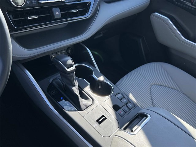 Used 2024 Toyota Highlander LE image 26