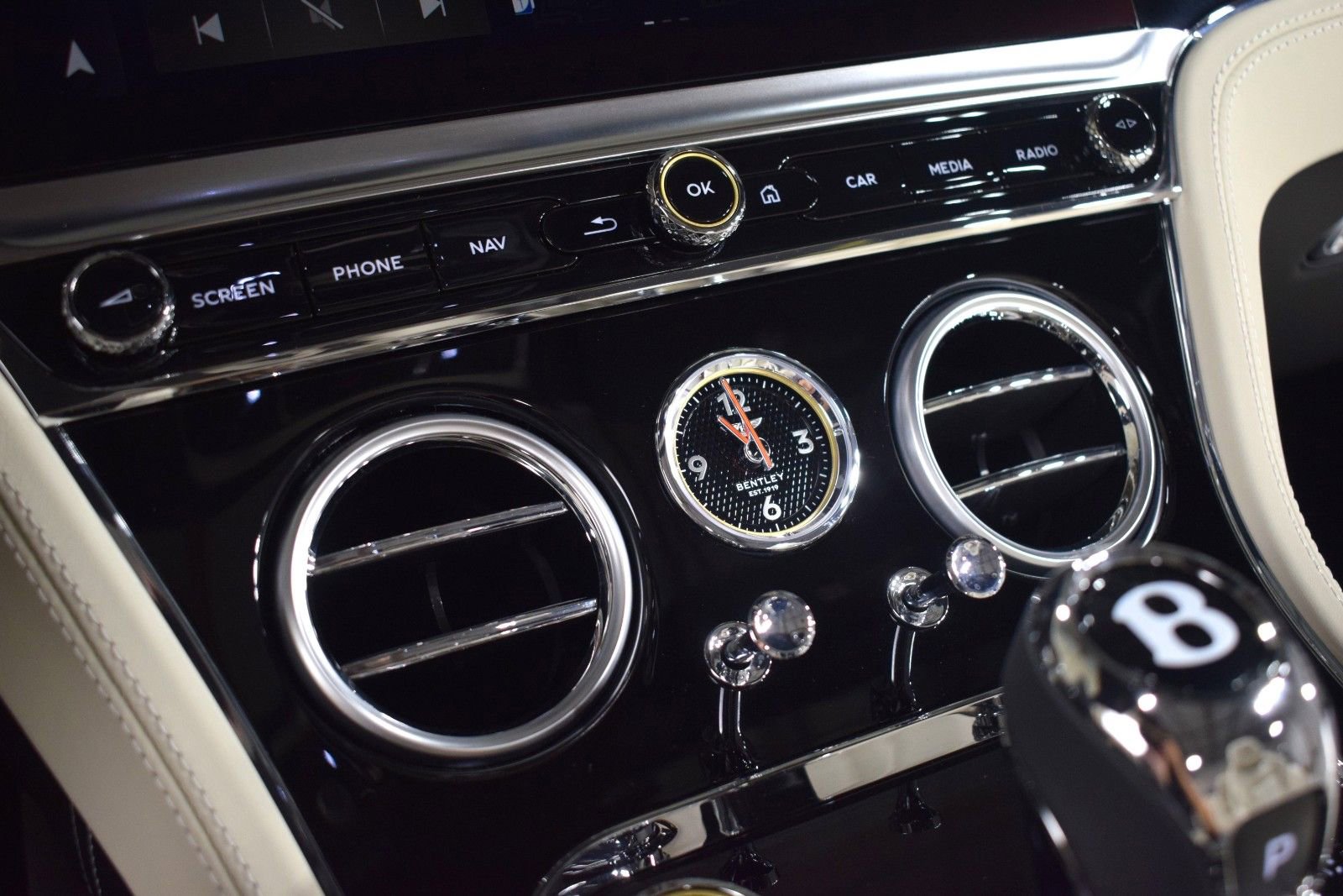 New 2025 Bentley Continental GTC AWD/4WD image 32