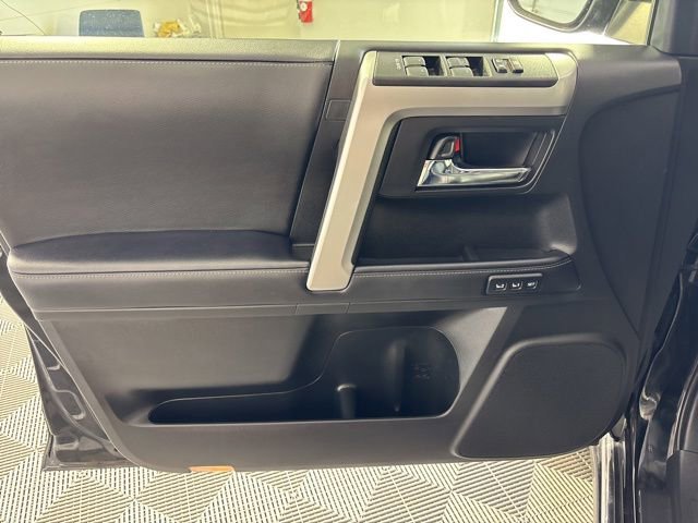 Used 2023 Toyota 4Runner Limited AWD/4WD image 3