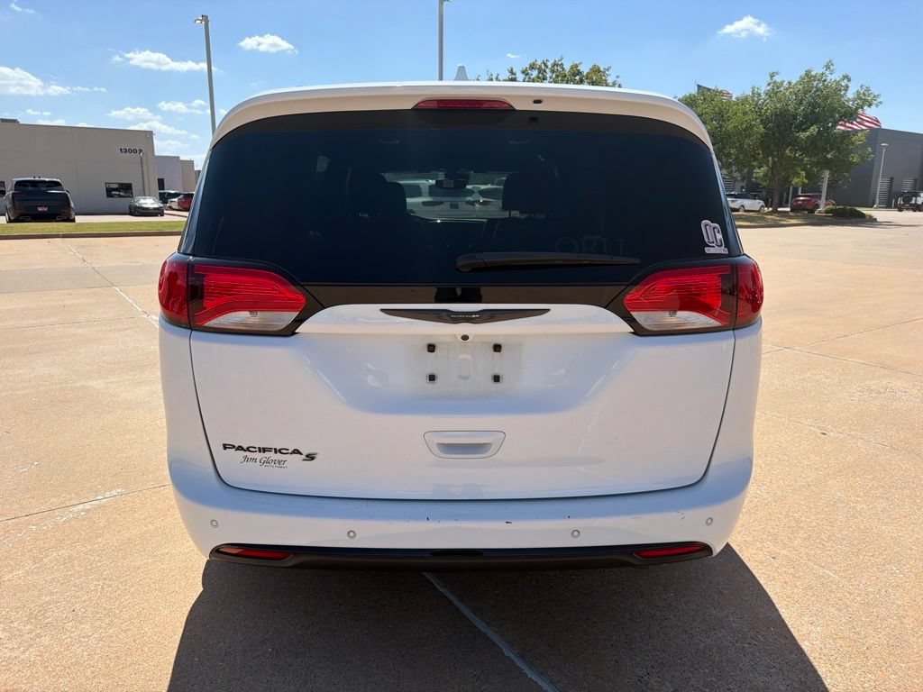 Used 2020 Chrysler Pacifica Touring-L Plus w/ Advanced Safetytec Group FWD image 3