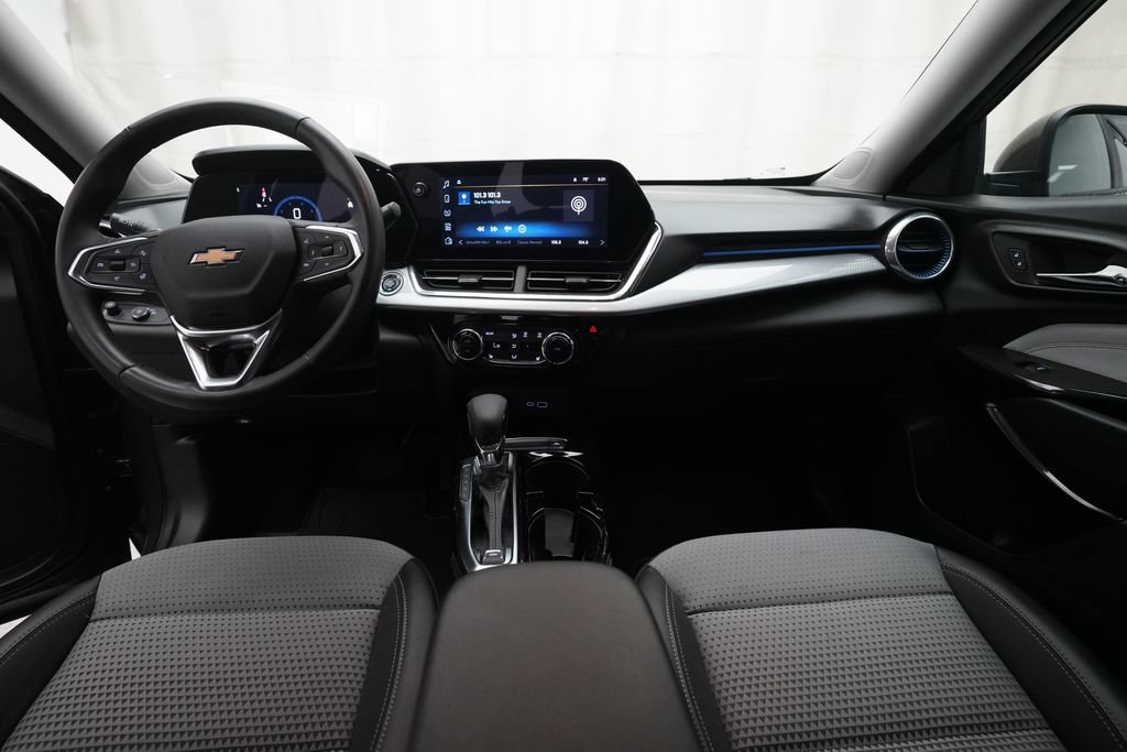 Used 2024 Chevrolet Trax LT w/ Driver Confidence Package FWD image 5