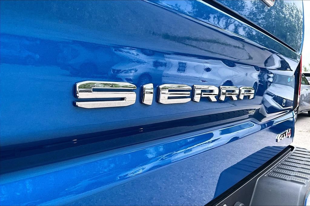 Used 2023 GMC Sierra 1500 AT4 w/ Technology Package AWD/4WD image 42