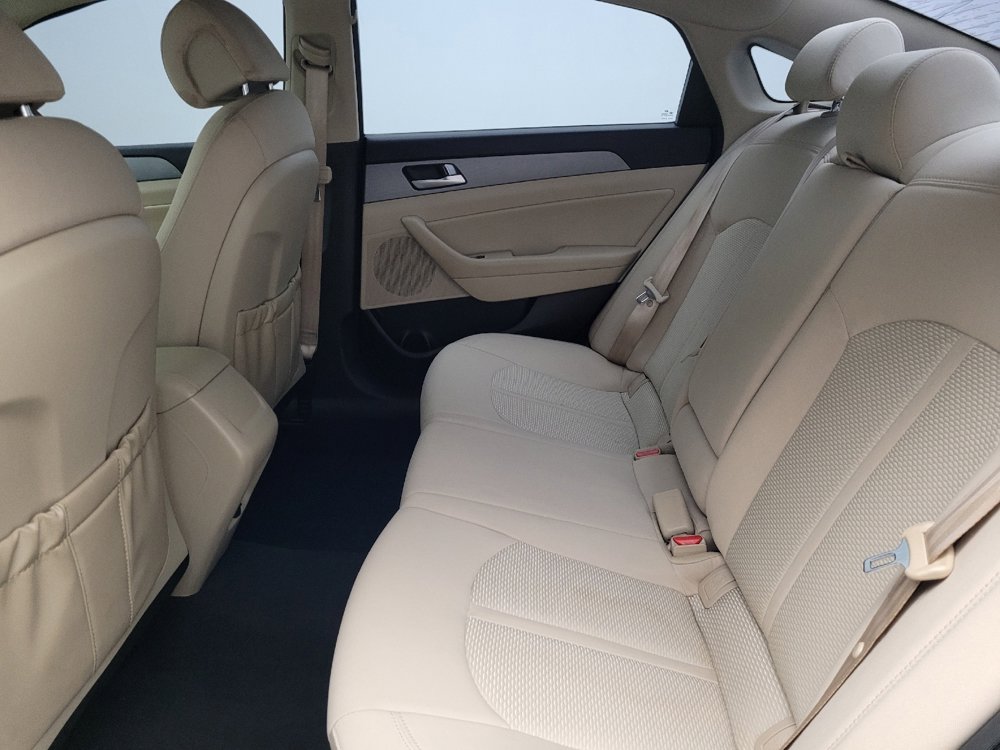 Used 2015 Hyundai Sonata SE w/ Option Group 09 FWD image 18