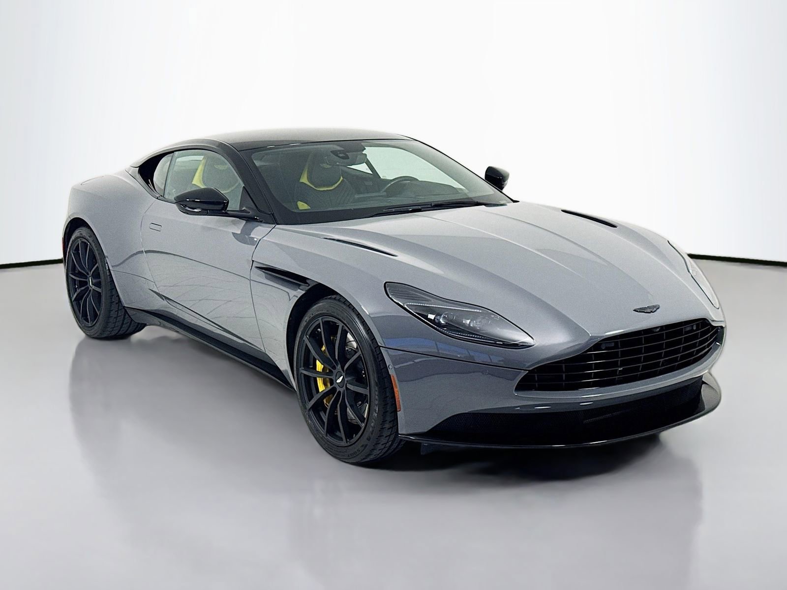 Used 2022 Aston Martin DB11 Coupe image 1