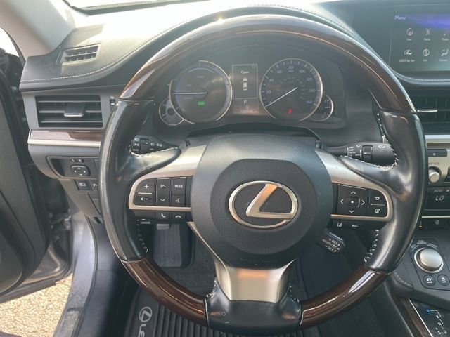Used 2017 Lexus ES 300h w/ Luxury Package image 10