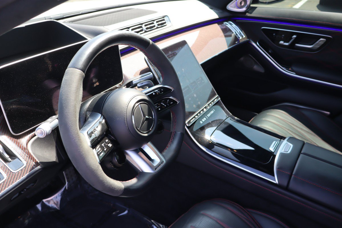 Used 2024 Mercedes-Benz S 63 AMG S w/ Carbon Fiber Exterior Package image 11