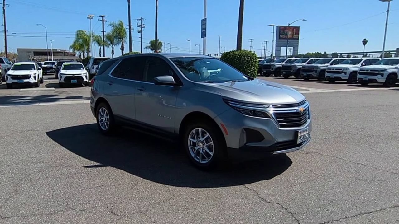 Used 2024 Chevrolet Equinox LT AWD/4WD image 2