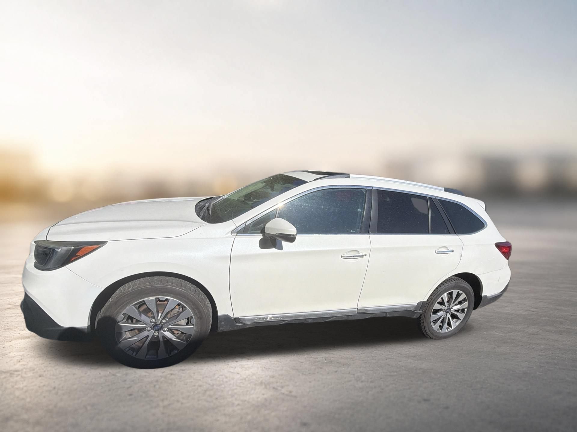 Used 2018 Subaru Outback 3.6R Touring AWD/4WD image 2