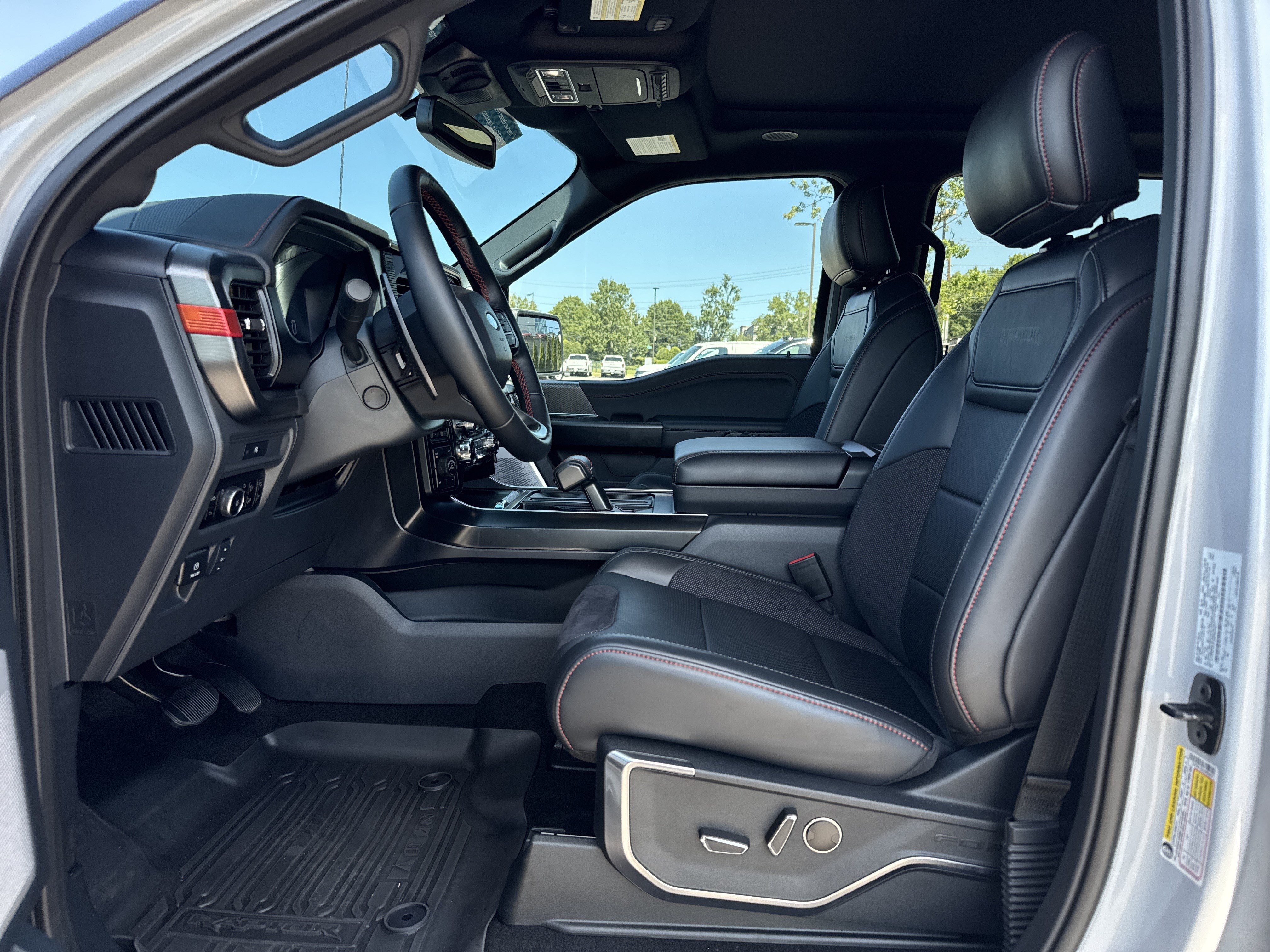 Used 2025 Ford F150 Raptor AWD/4WD image 17
