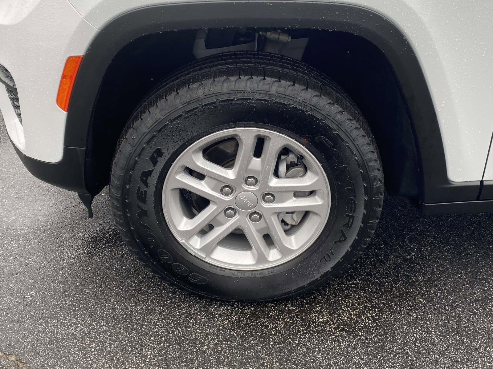 Certified 2024 Jeep Grand Cherokee Laredo image 26