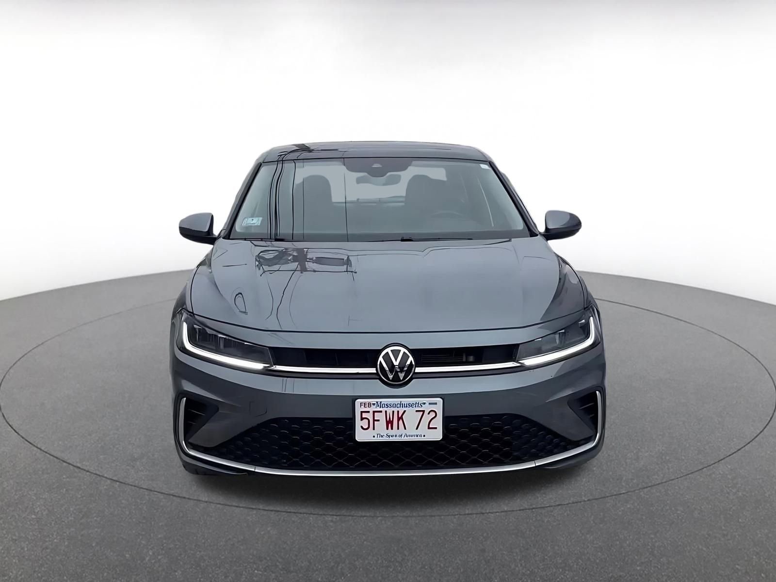 Used 2025 Volkswagen Jetta SE image 4