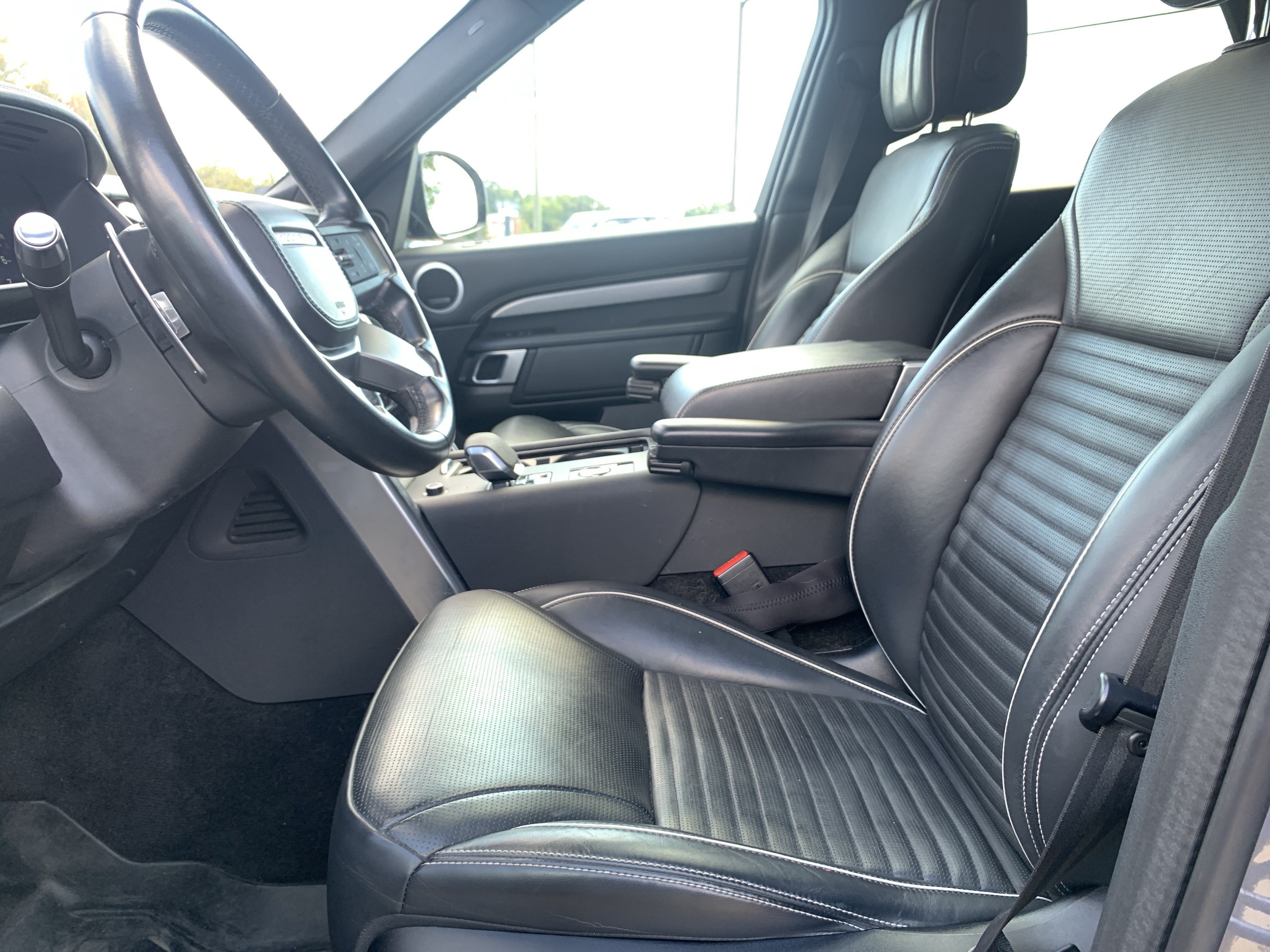 Used 2022 Land Rover Discovery HSE R-Dynamic AWD/4WD image 16