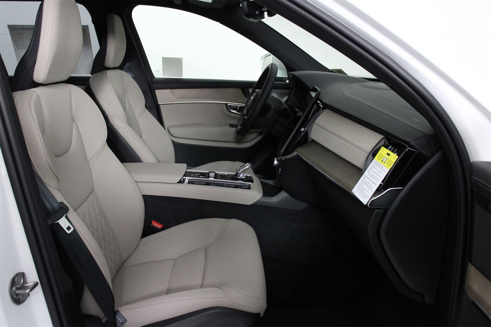 New 2026 Volvo XC90 B6 Plus w/ Protection Package image 10