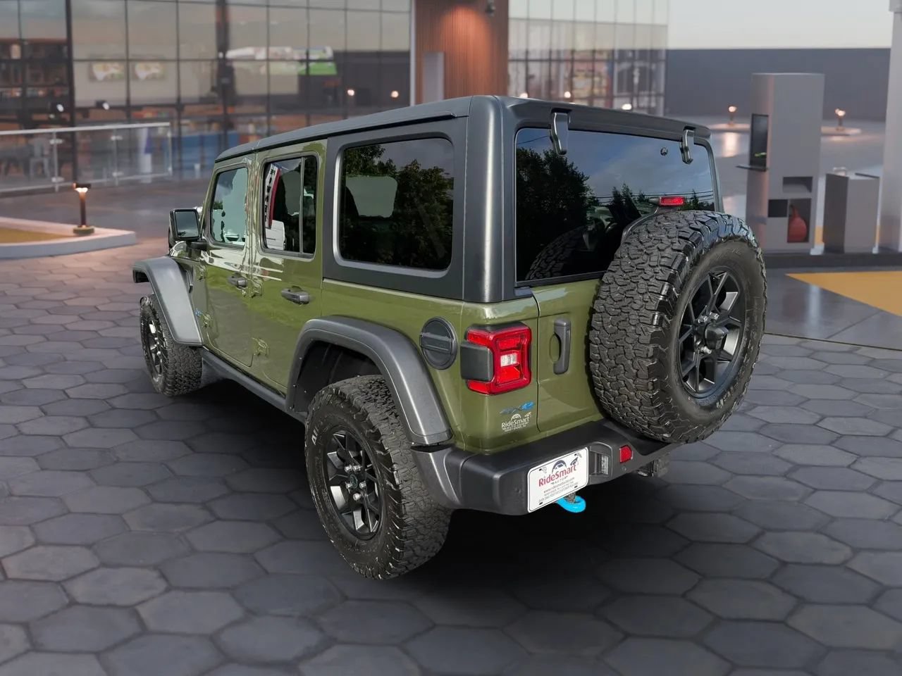 Used 2024 Jeep Wrangler Unlimited AWD/4WD image 8
