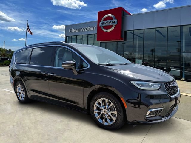 Used 2021 Chrysler Pacifica Touring-L FWD image 1