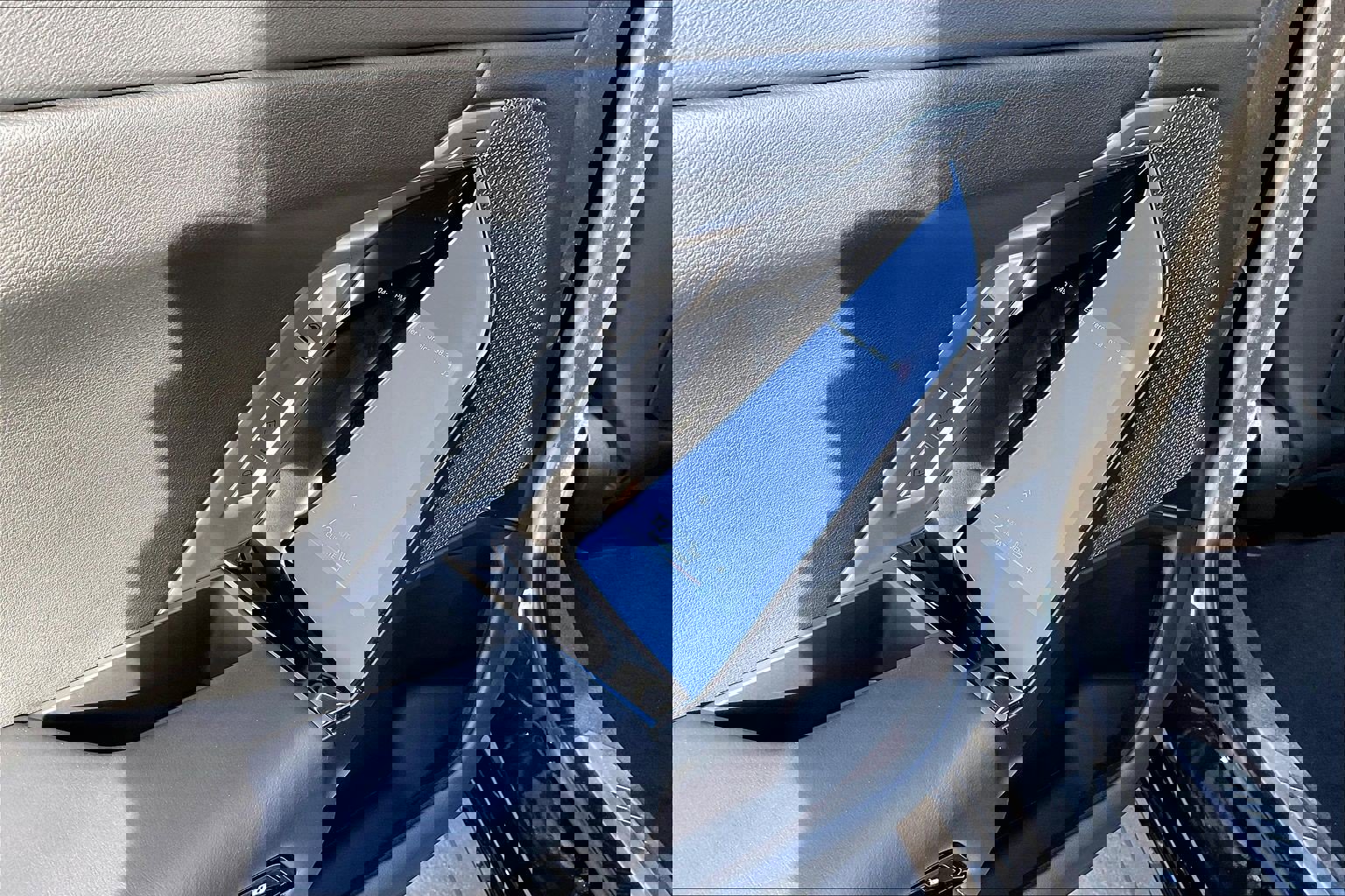 Used 2025 BMW i7 xDrive60 w/ Executive Package image 34