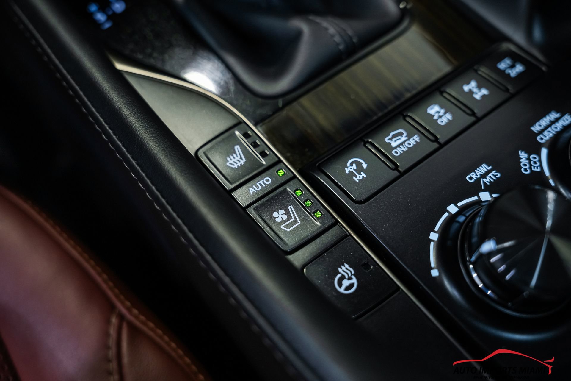 Used 2021 Lexus LX 570 4WD w/ Luxury Package image 75