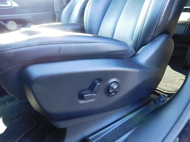 Used 2025 Chrysler Pacifica Select FWD image 14