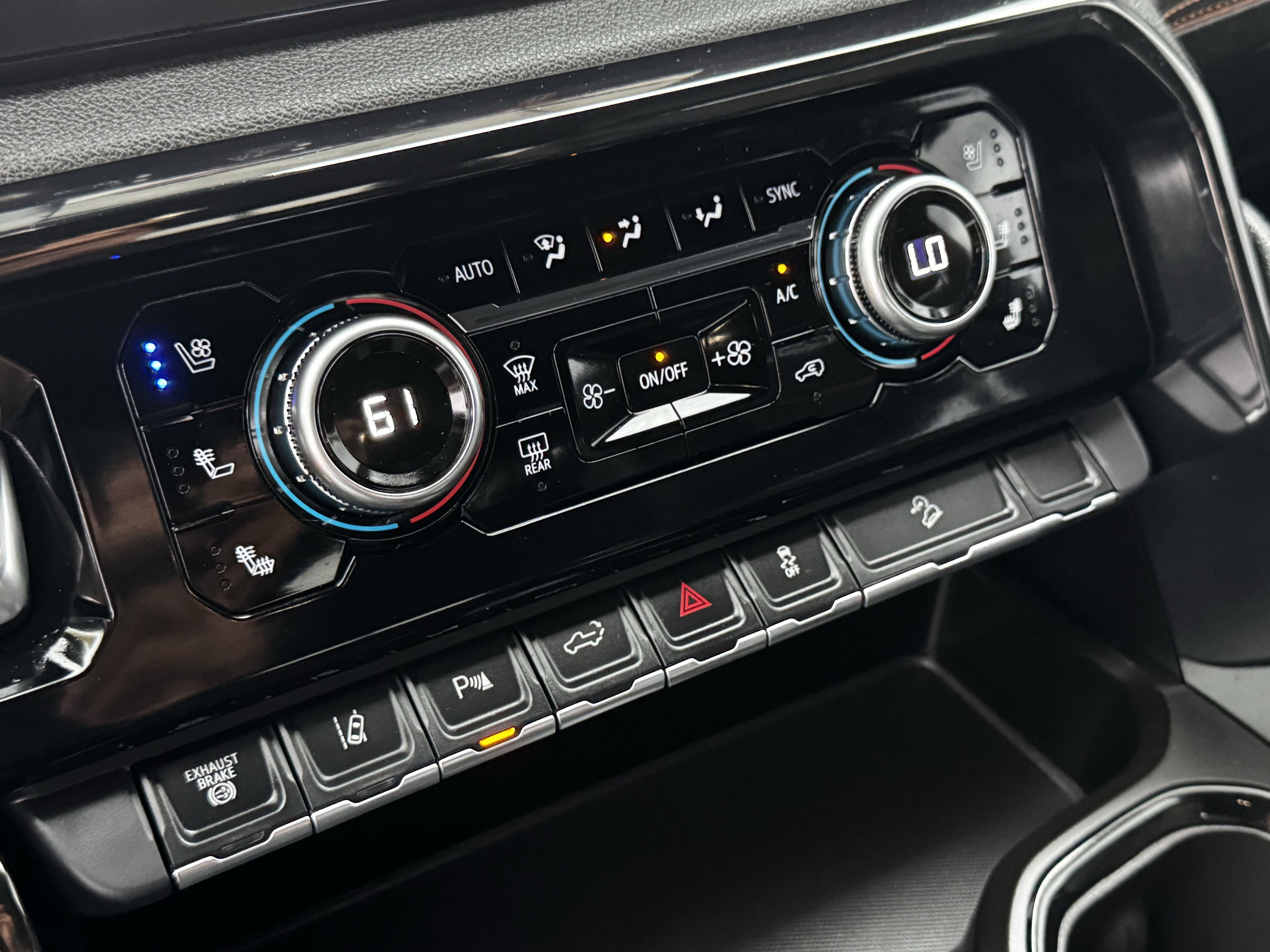 Used 2025 GMC Sierra 2500 AT4 image 20