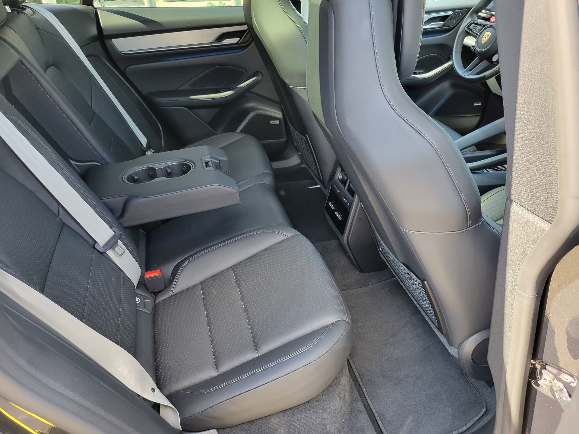 Used 2025 Porsche Macan Electric image 29