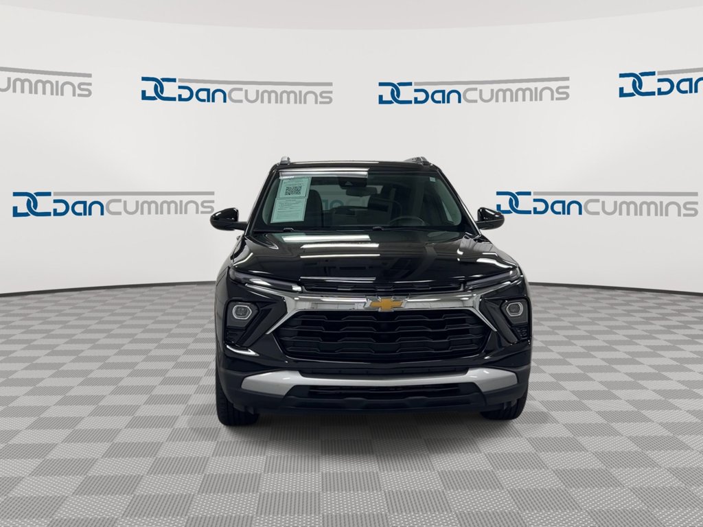 Used 2025 Chevrolet TrailBlazer LT AWD/4WD image 3