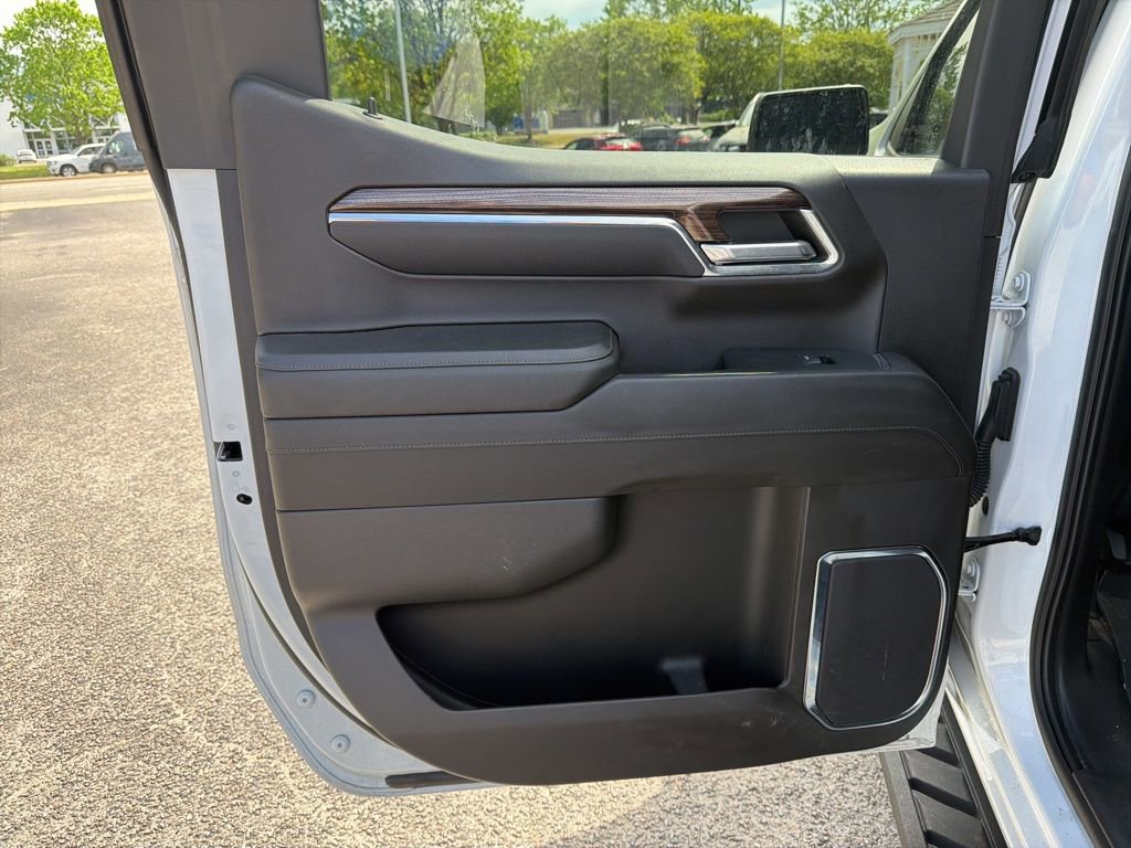 Used 2024 Chevrolet Silverado 1500 LT Trail Boss w/ Convenience Package II image 10