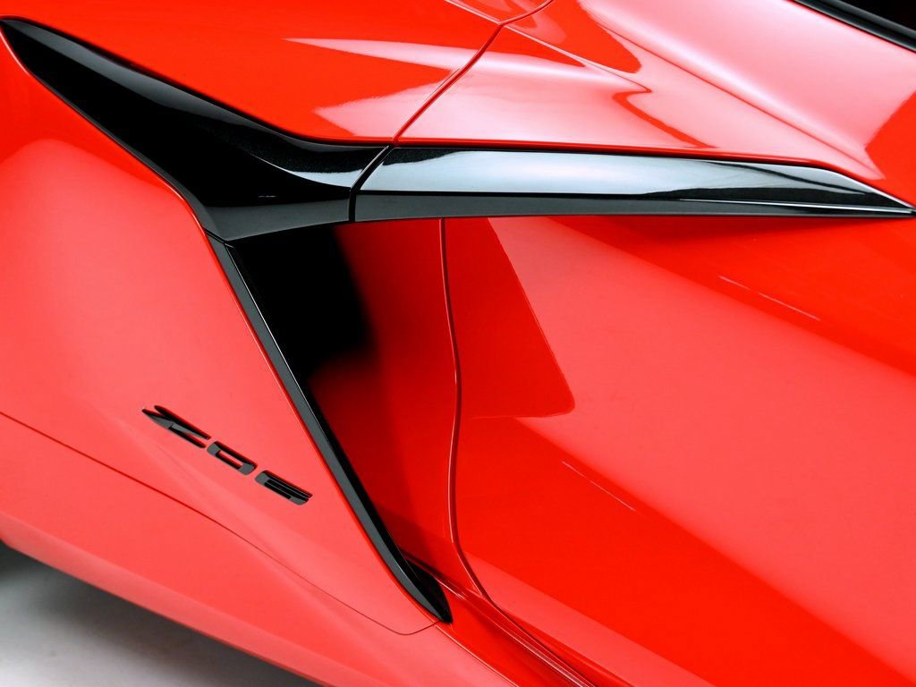 Used 2025 Chevrolet Corvette Z06 RWD image 25