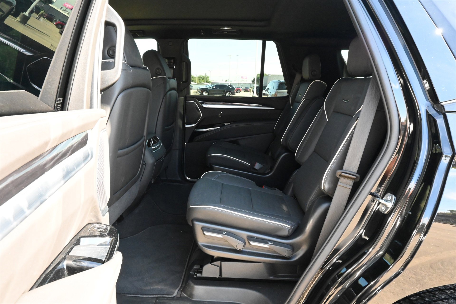 Certified 2025 Cadillac Escalade Sport w/ LPO, Floor Liner Package image 20