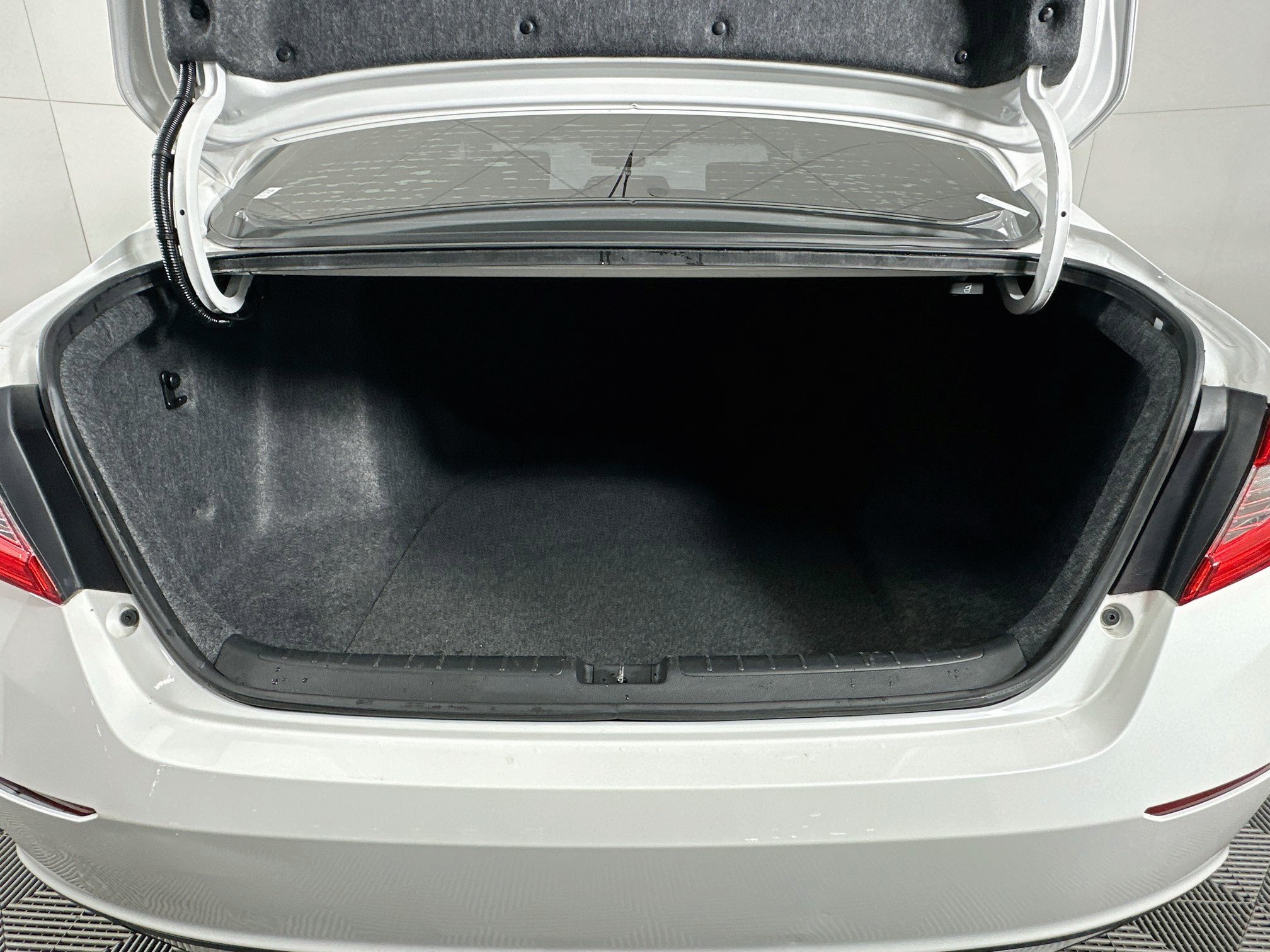 Used 2019 Honda Accord LX image 27
