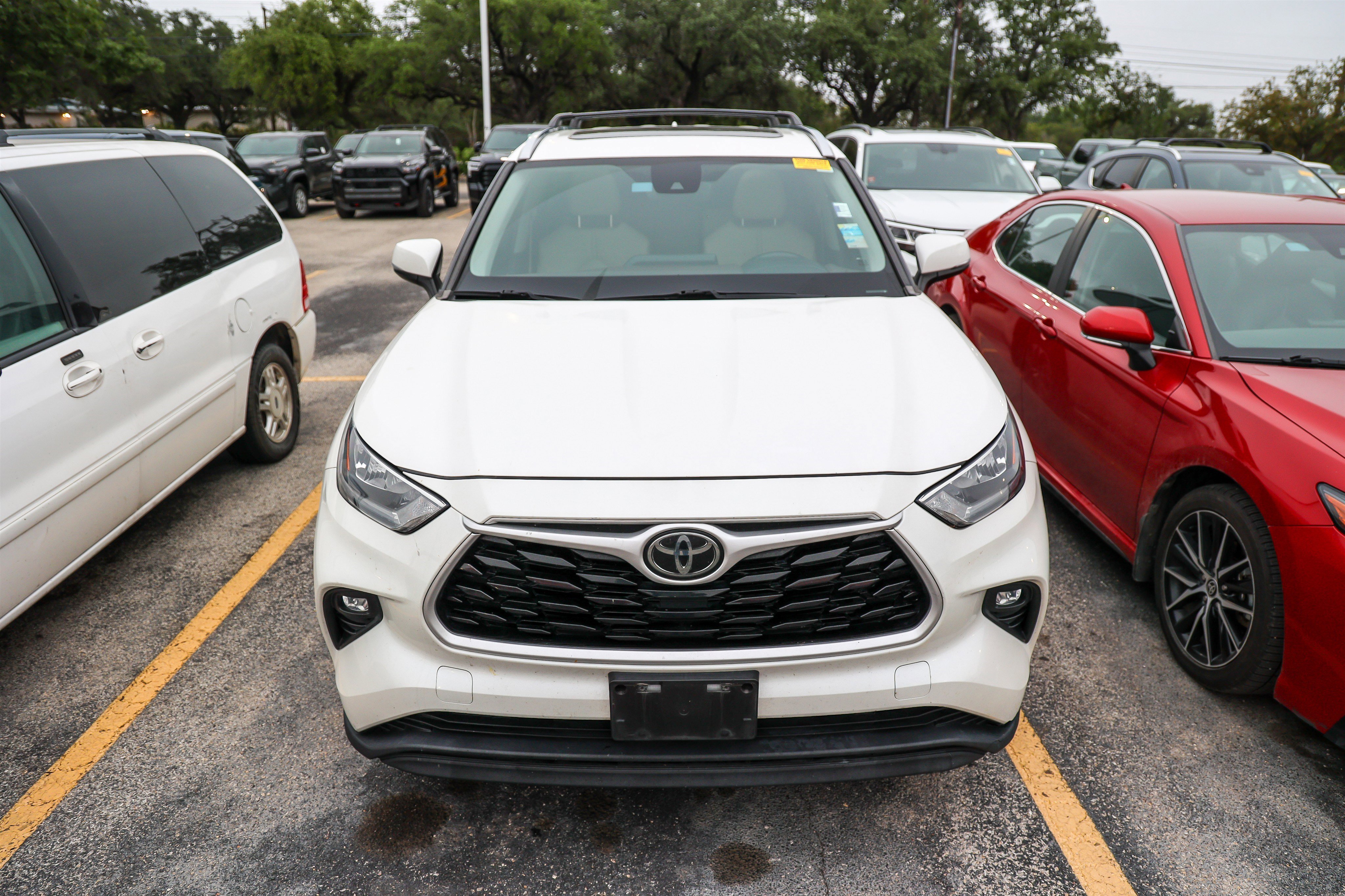 Used 2020 Toyota Highlander XLE FWD image 5