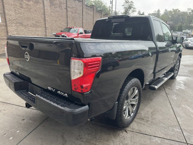 Used 2019 Nissan Titan SV w/ SV Convenience Package image 3