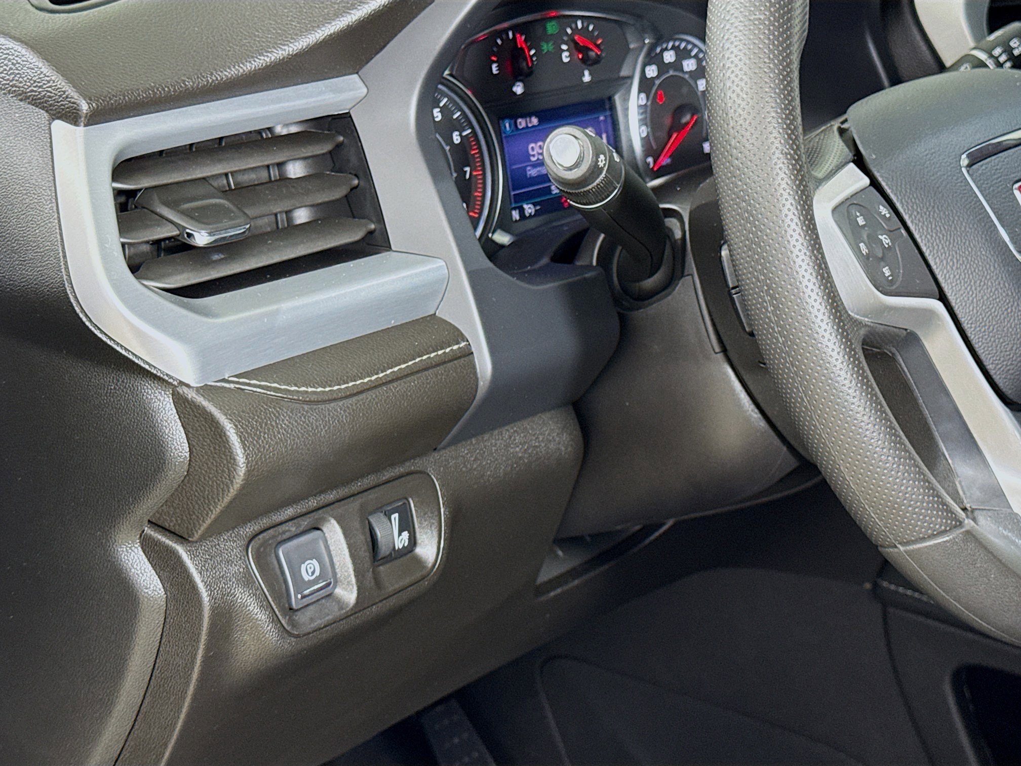 Used 2023 GMC Acadia SLE w/ Driver Convenience Package image 10