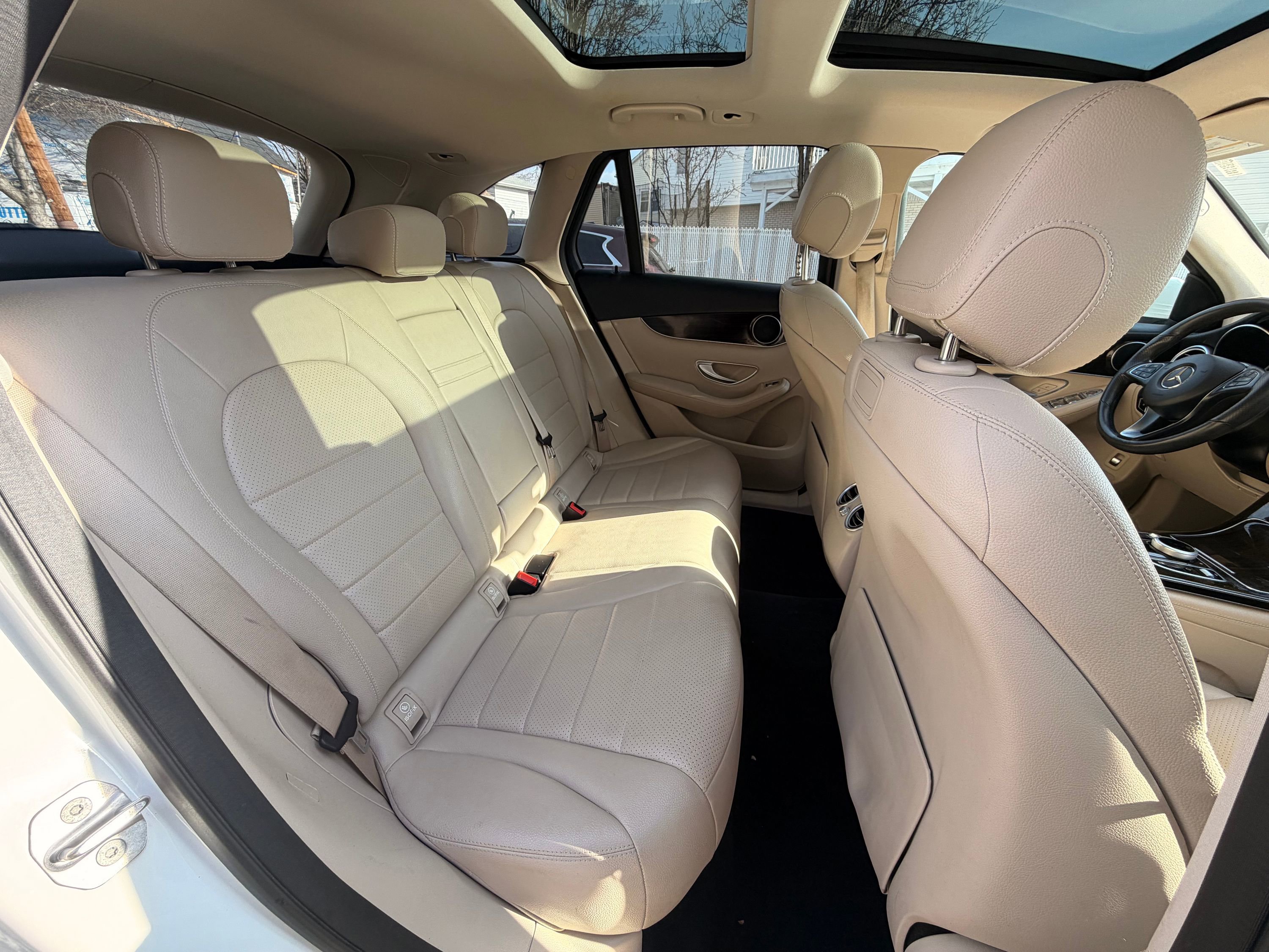 Used 2019 Mercedes-Benz GLC 300 4MATIC image 30