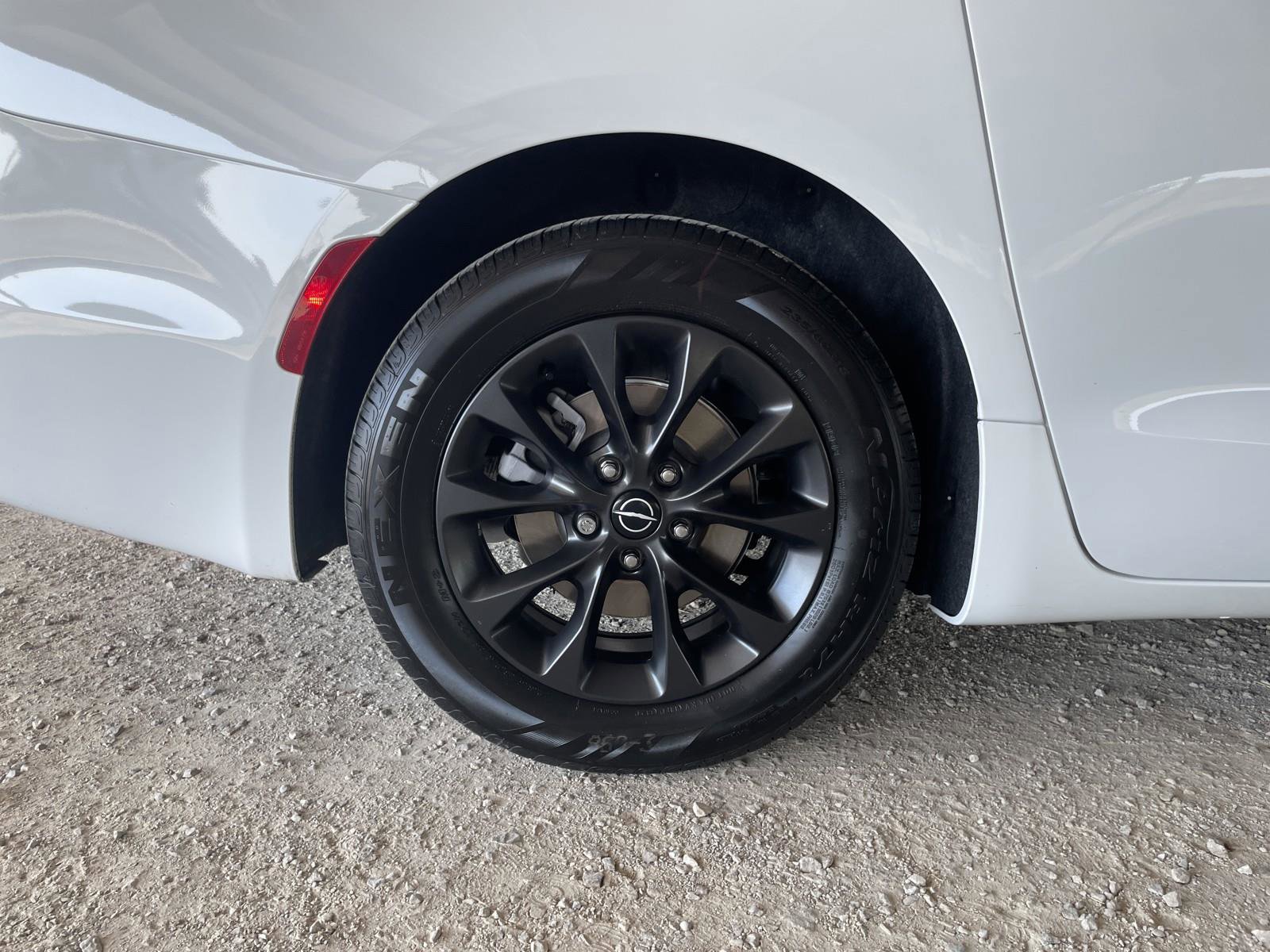 New 2025 Chrysler Pacifica Select w/ Fav Edition Package image 46