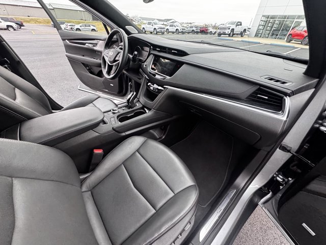 Used 2025 Cadillac XT5 Premium Luxury image 11