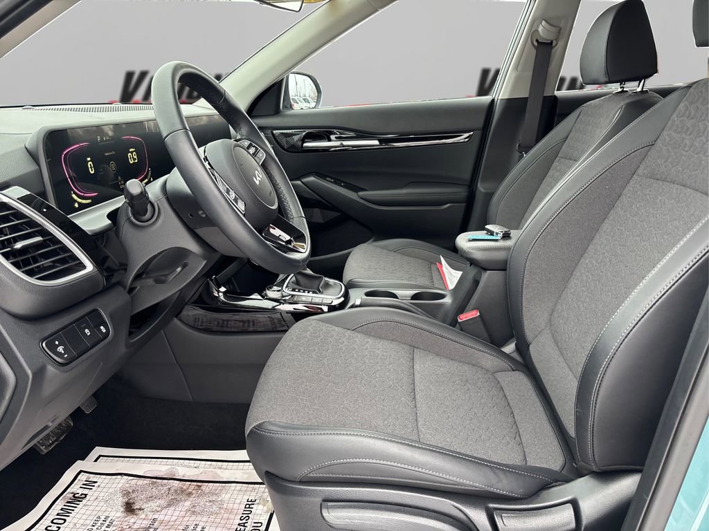 Certified 2025 Kia Seltos S image 9