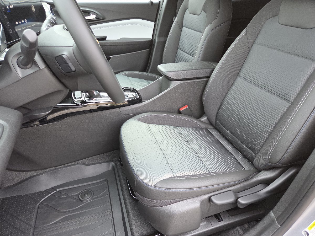New 2026 Chevrolet Trax LT w/ Driver Confidence Package FWD image 25