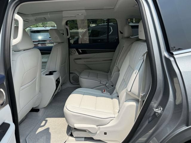 New 2026 Buick Enclave Avenir w/ Super Cruise Package AWD/4WD image 12