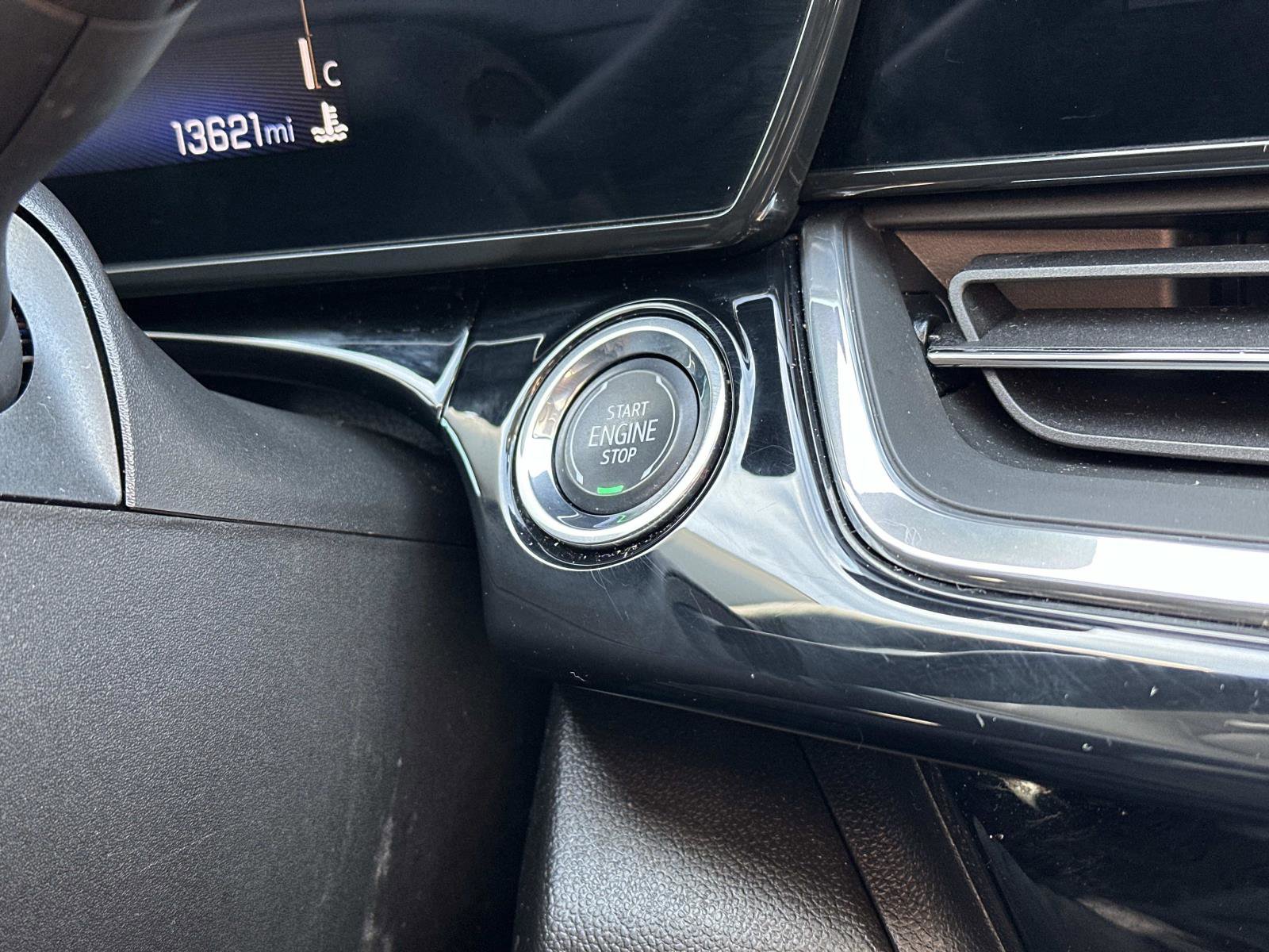 Used 2025 Chevrolet Trax ACTIV w/ Sunroof Package image 26