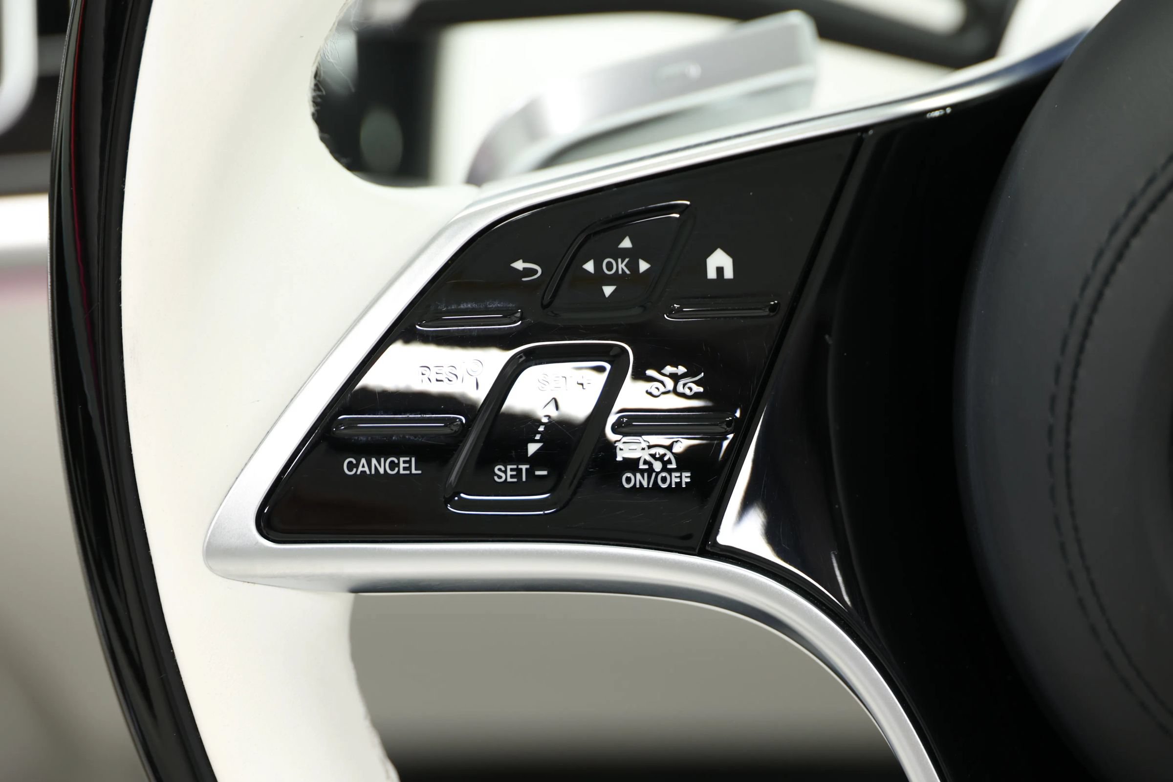 Used 2023 Mercedes-Benz Maybach S 580 4MATIC image 32