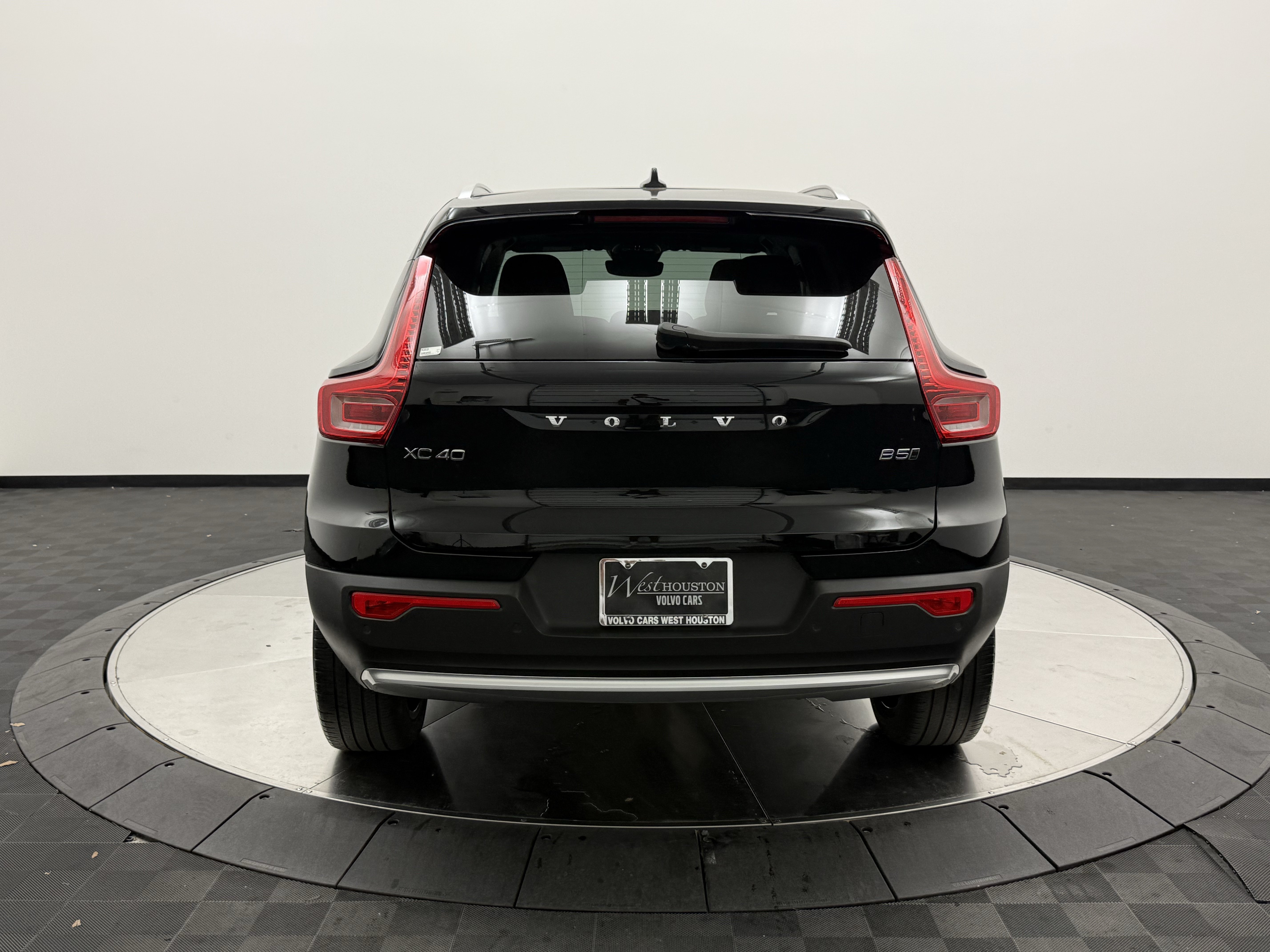 Certified 2024 Volvo XC40 B5 Plus w/ Protection Package Premier AWD/4WD image 6