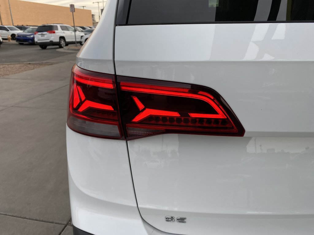 Used 2022 Volkswagen Taos SE w/ Panoramic Sunroof Package image 11