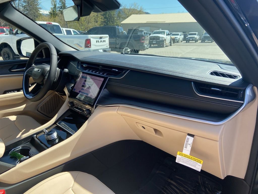 New 2025 Jeep Grand Cherokee L Limited w/ Black Appearance Package image 10