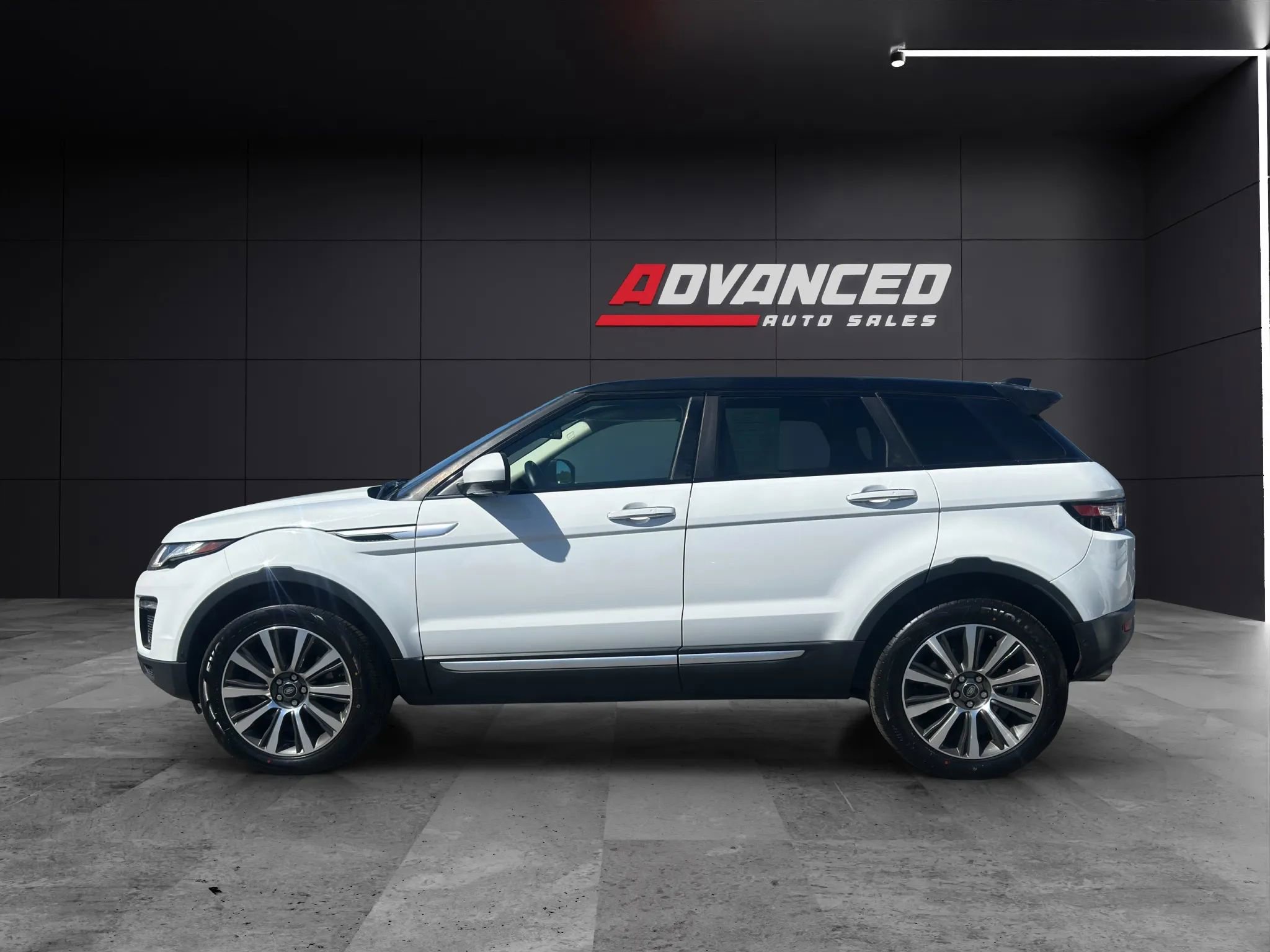 Used 2018 Land Rover Range Rover Evoque HSE AWD/4WD image 7